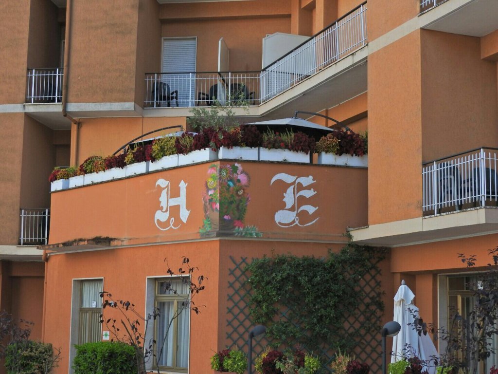 hote-alvira-albergo-elvira-fiuggi-terme-fiuggi-città-citta-centro-storico-metà-strada-meta-piante-hotel-verde-green-hotel-scopri-il-nostro-albergo