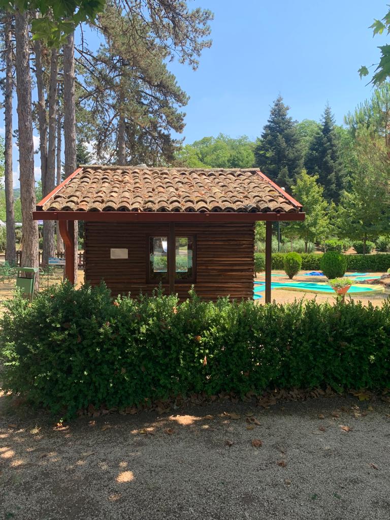 fonte-anticolana-fiuggi-fonte-fonti-di-fiuggi-parco-giochi-mini-golf-minigolf-tennis-giostre-ballo-bar-bocce-trenino-turistico-fontanelle-di-acqua-divertimento-e-tanto-altro-per-famiglie-parco-family-park-hotel-elvira-fiuggi-albergo-b&b-struttura-ricettiva-3-stelle