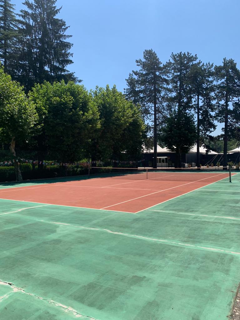 campo-da-tennis-regolamentare-struttura-convenzionata-con-fonte-anticolana-fiuggi-per-prenotazione-campo-tennis-camp-hotel-elvira-fiuggi-fonte-hotel-tre-stelle-3-three-stars